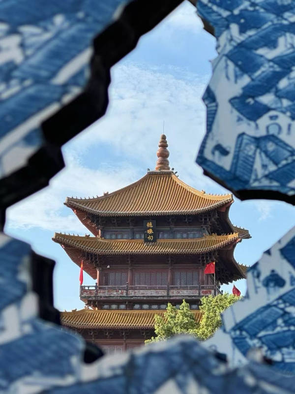 青花瓷中的古塔风光--景德镇图片