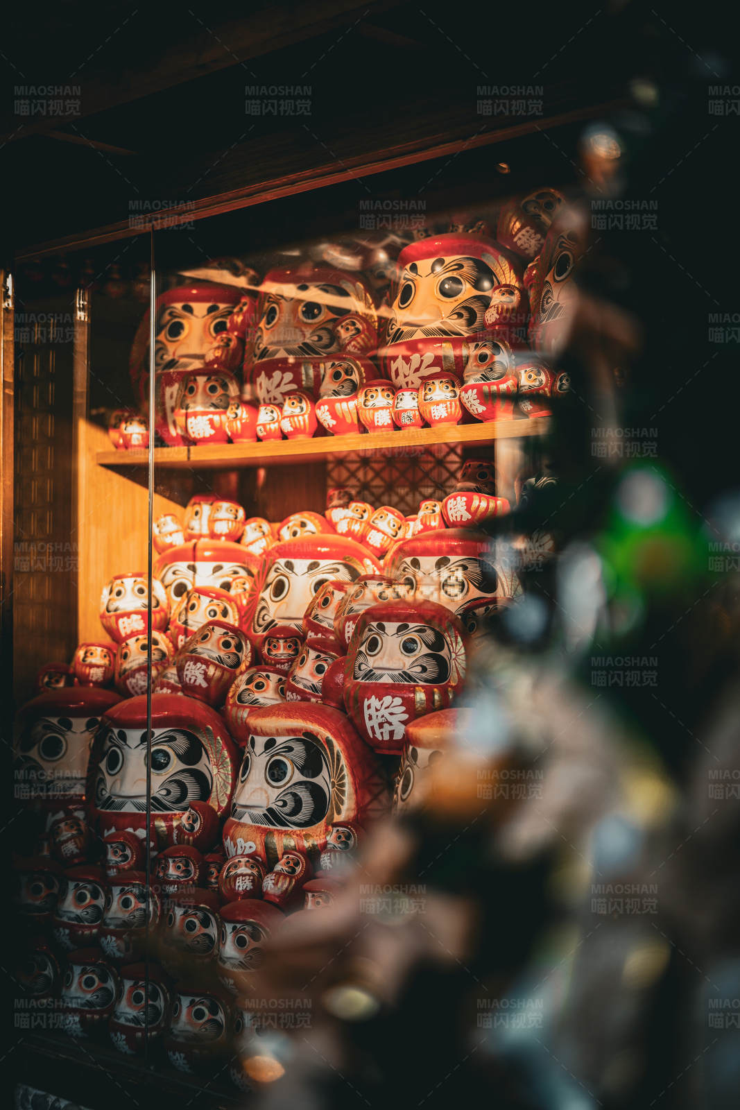 达摩娃娃展示柜图片