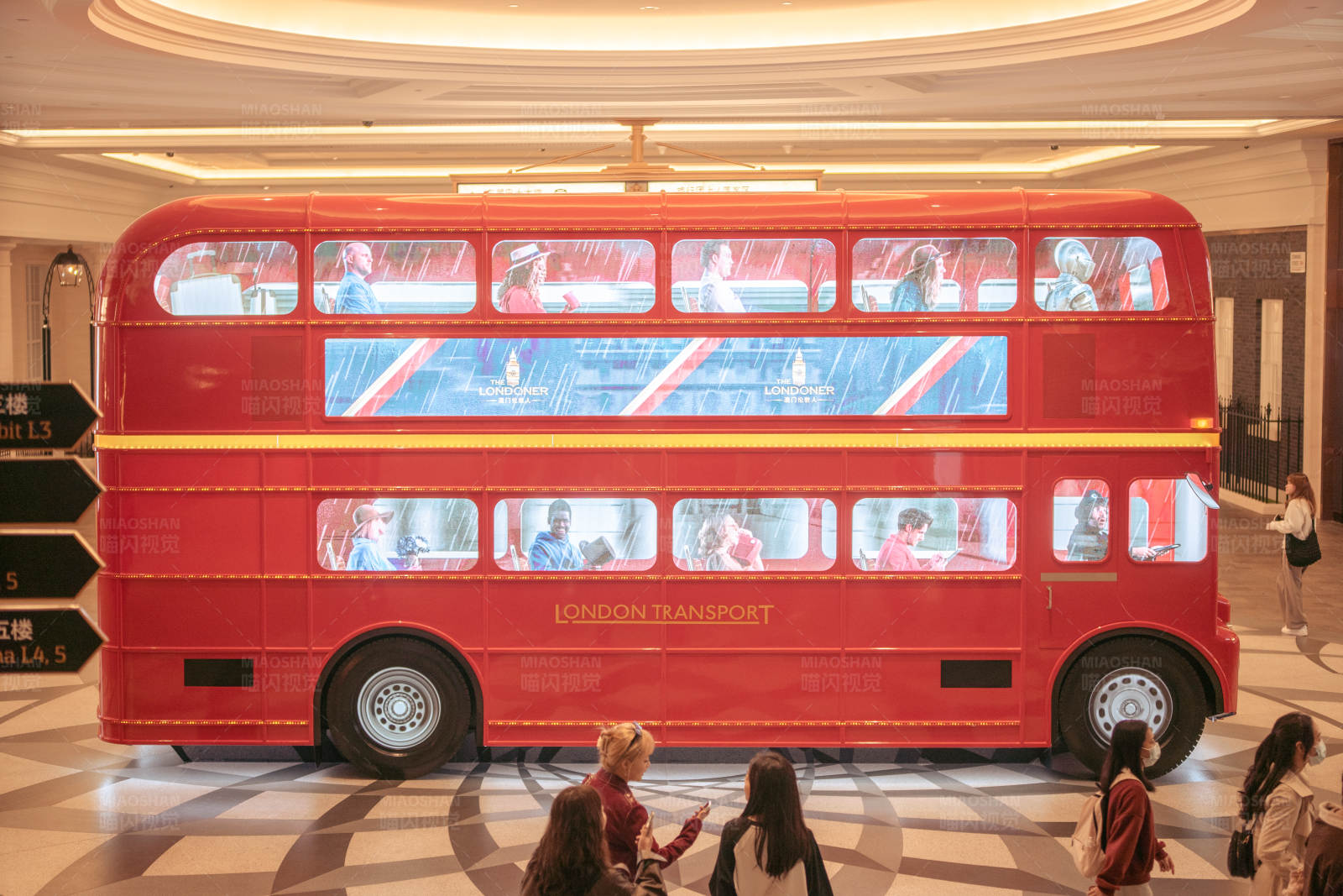 红色双层巴士展览图片