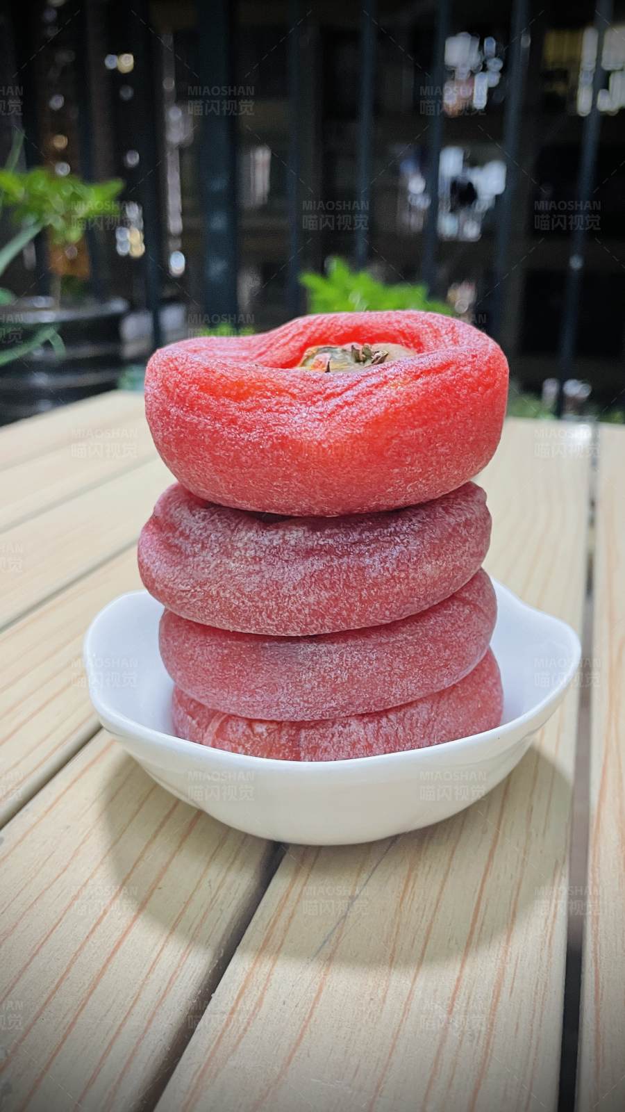 冰冻红果盘中堆图片