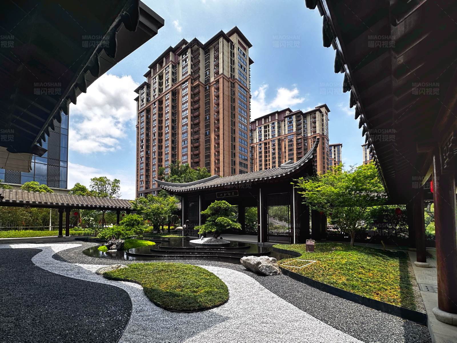 现代高楼与传统园林图片