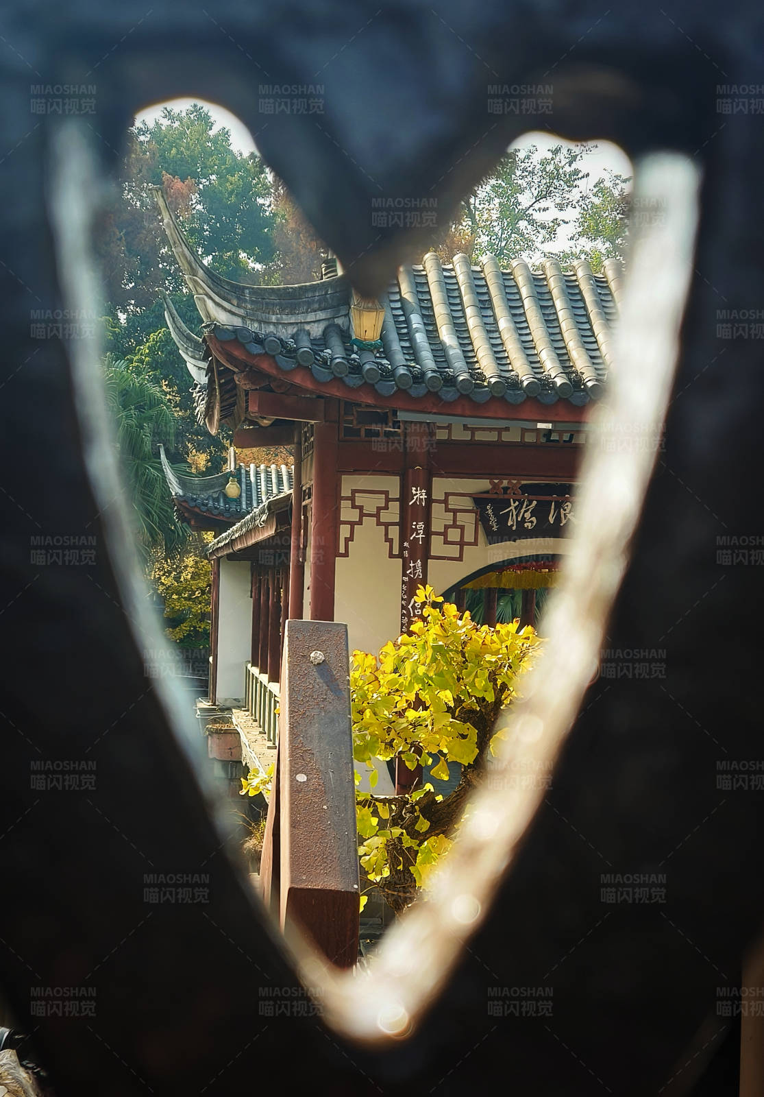 心形视角下的古建筑图片