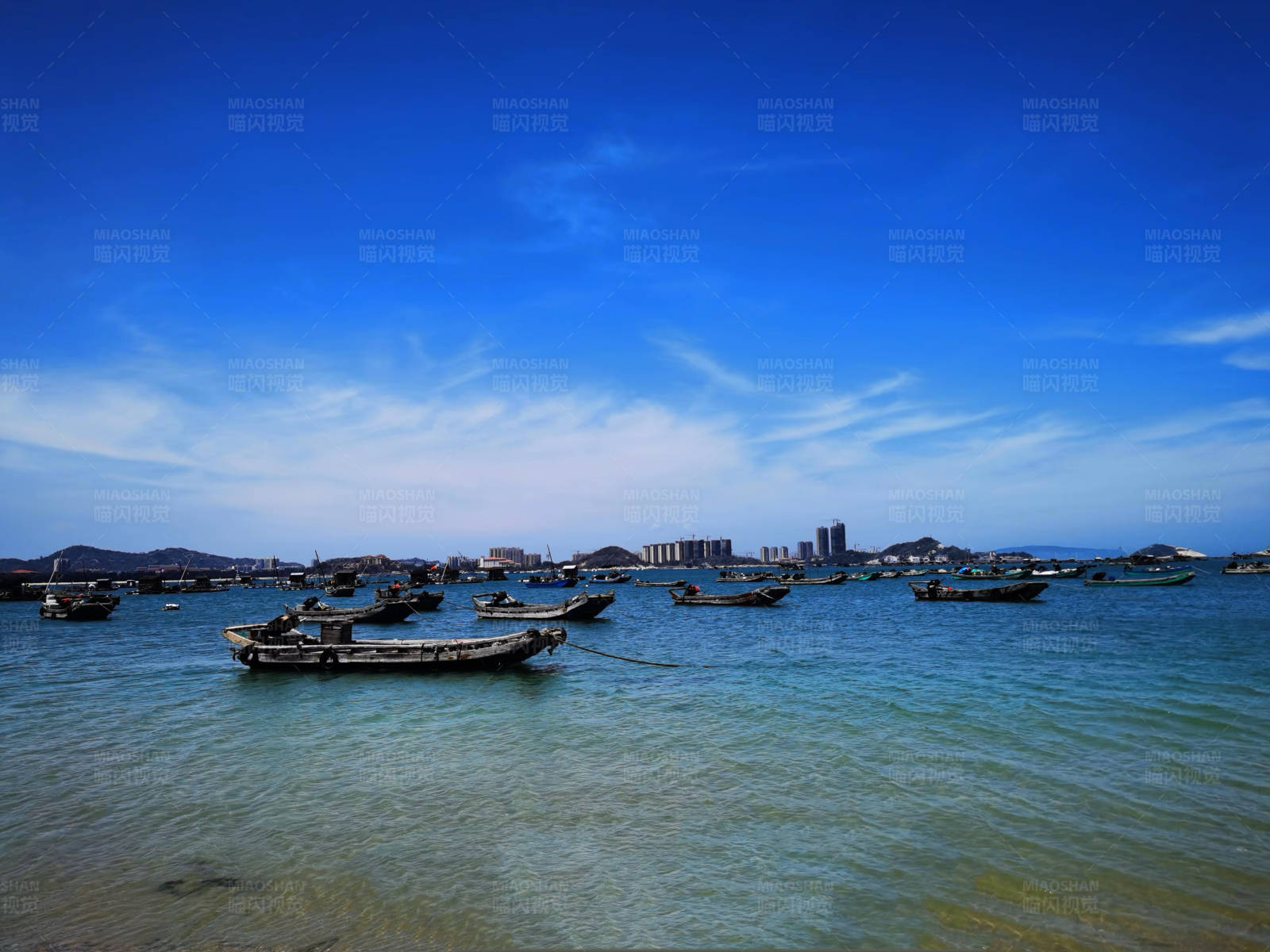 海上的小船图片