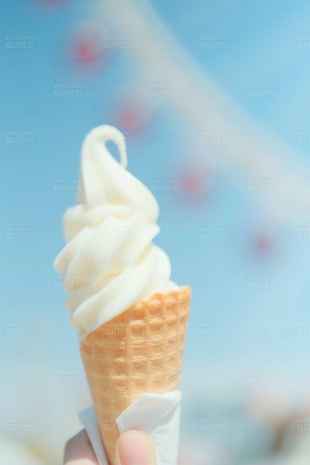 夏日冰淇淋的美好时光图片