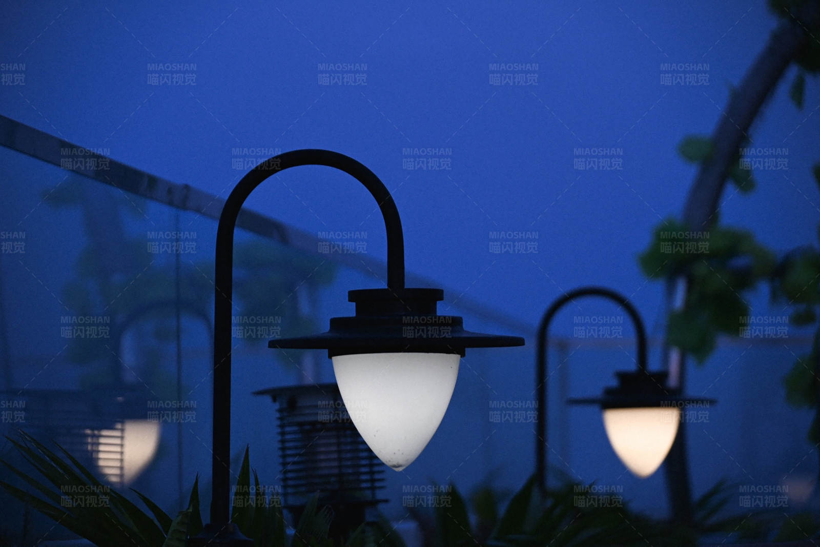 夜色中的路灯图片