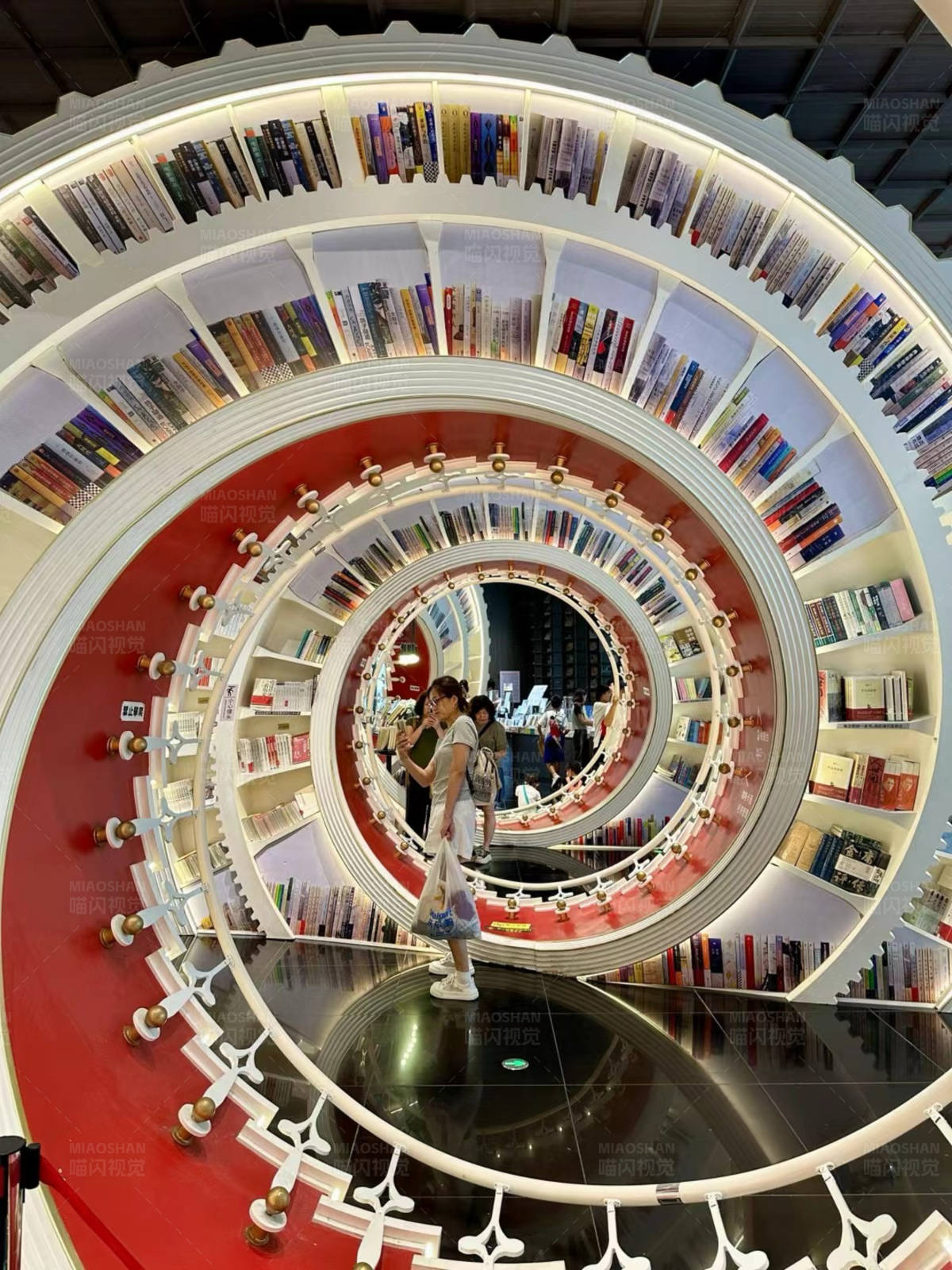 旋转书架的阅读天堂图片