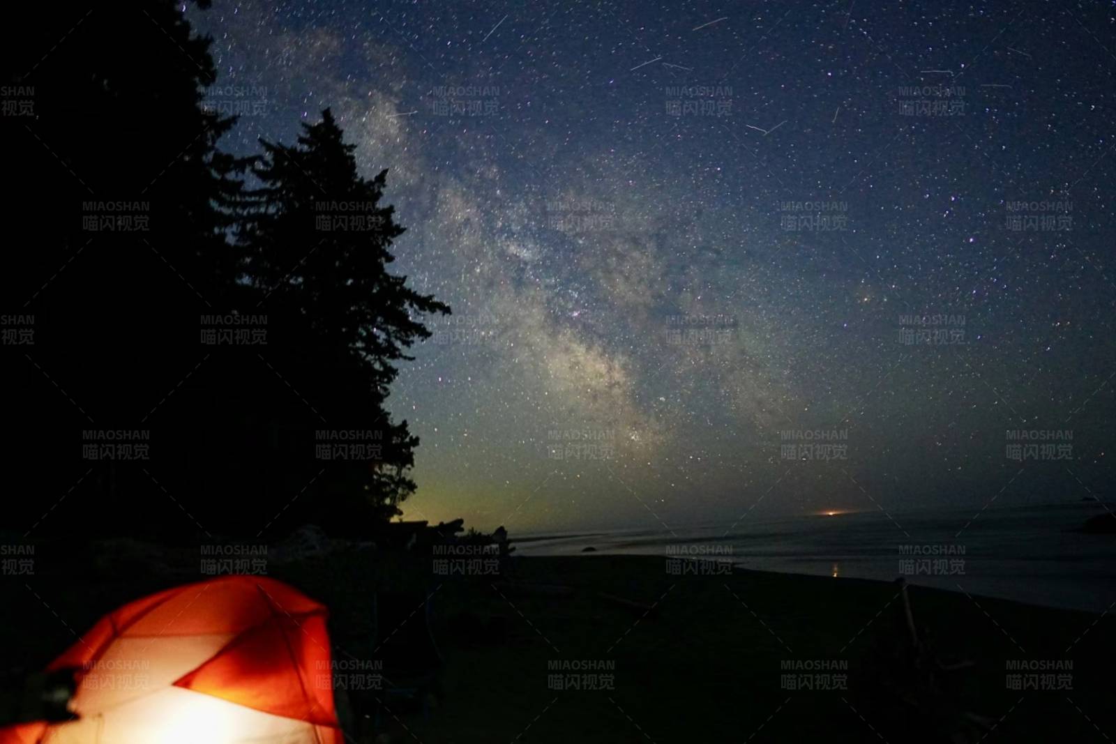 星空下的露营图片