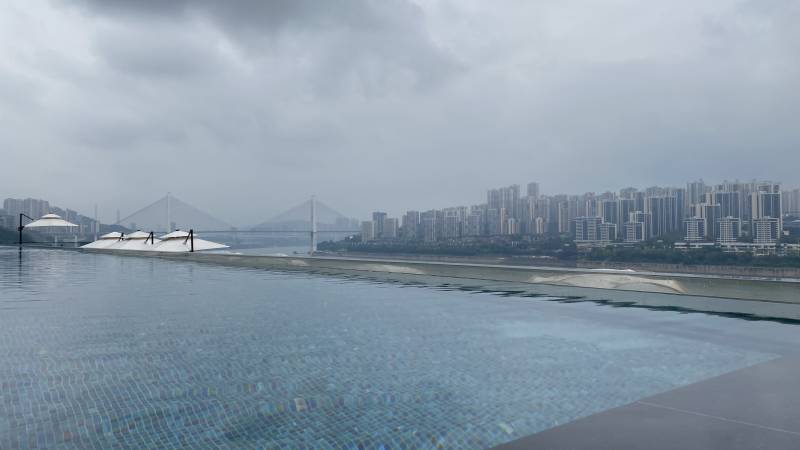 城市天际线泳池景观图片