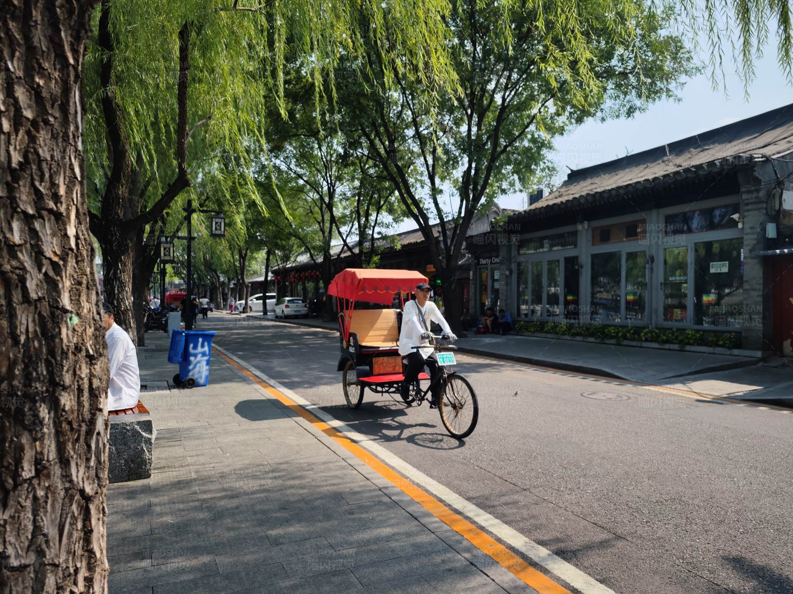 北京胡同里的三轮车图片