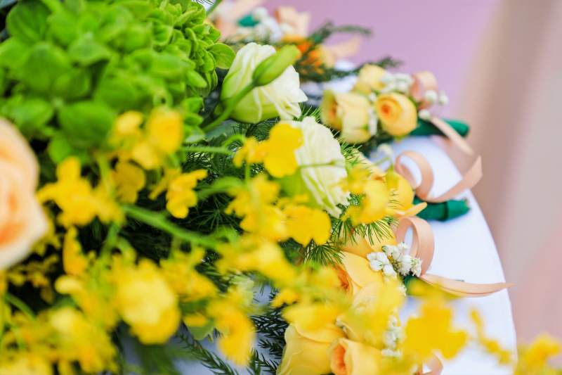 黄色花束布置图片