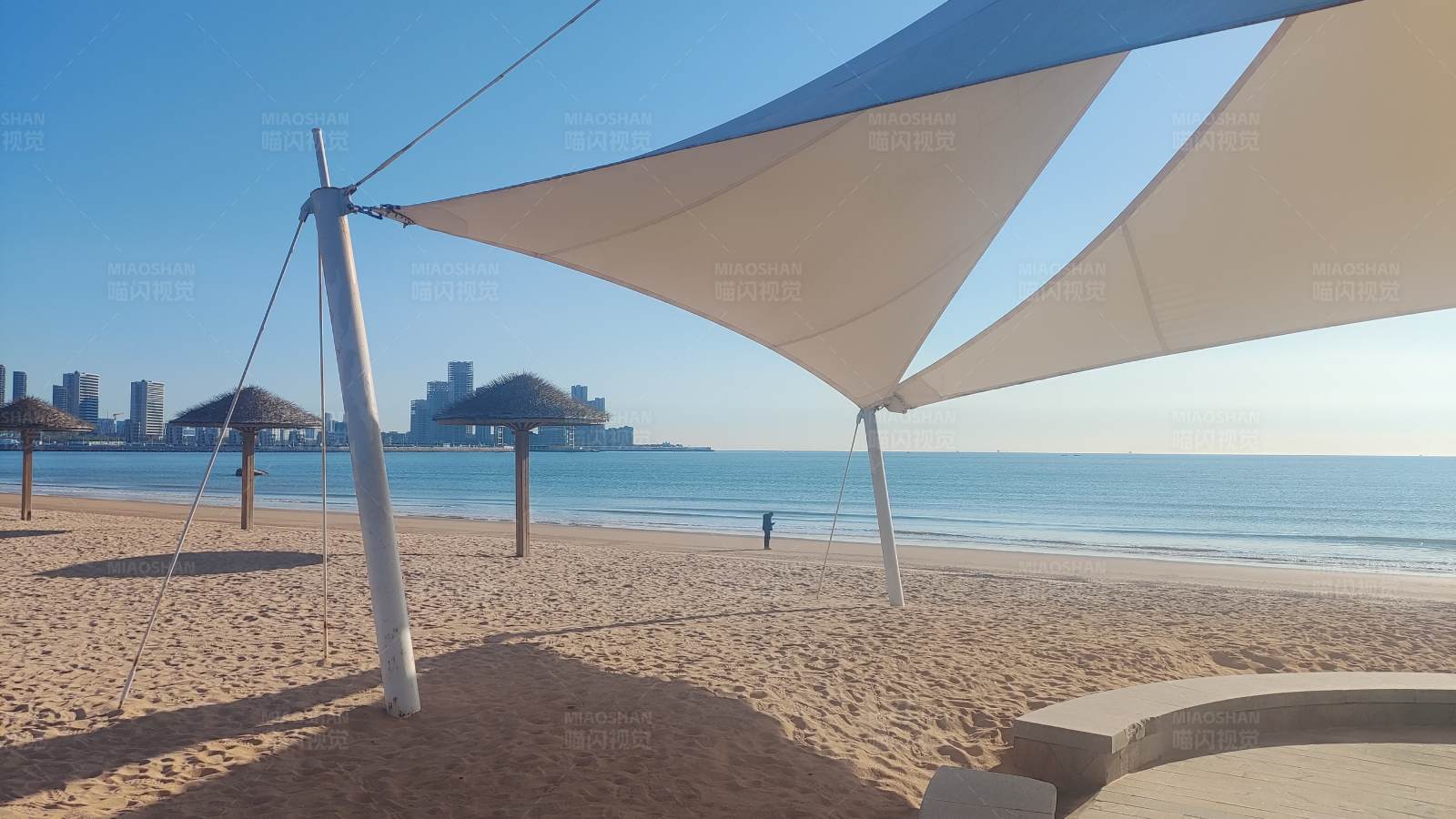 海滩遮阳篷图片