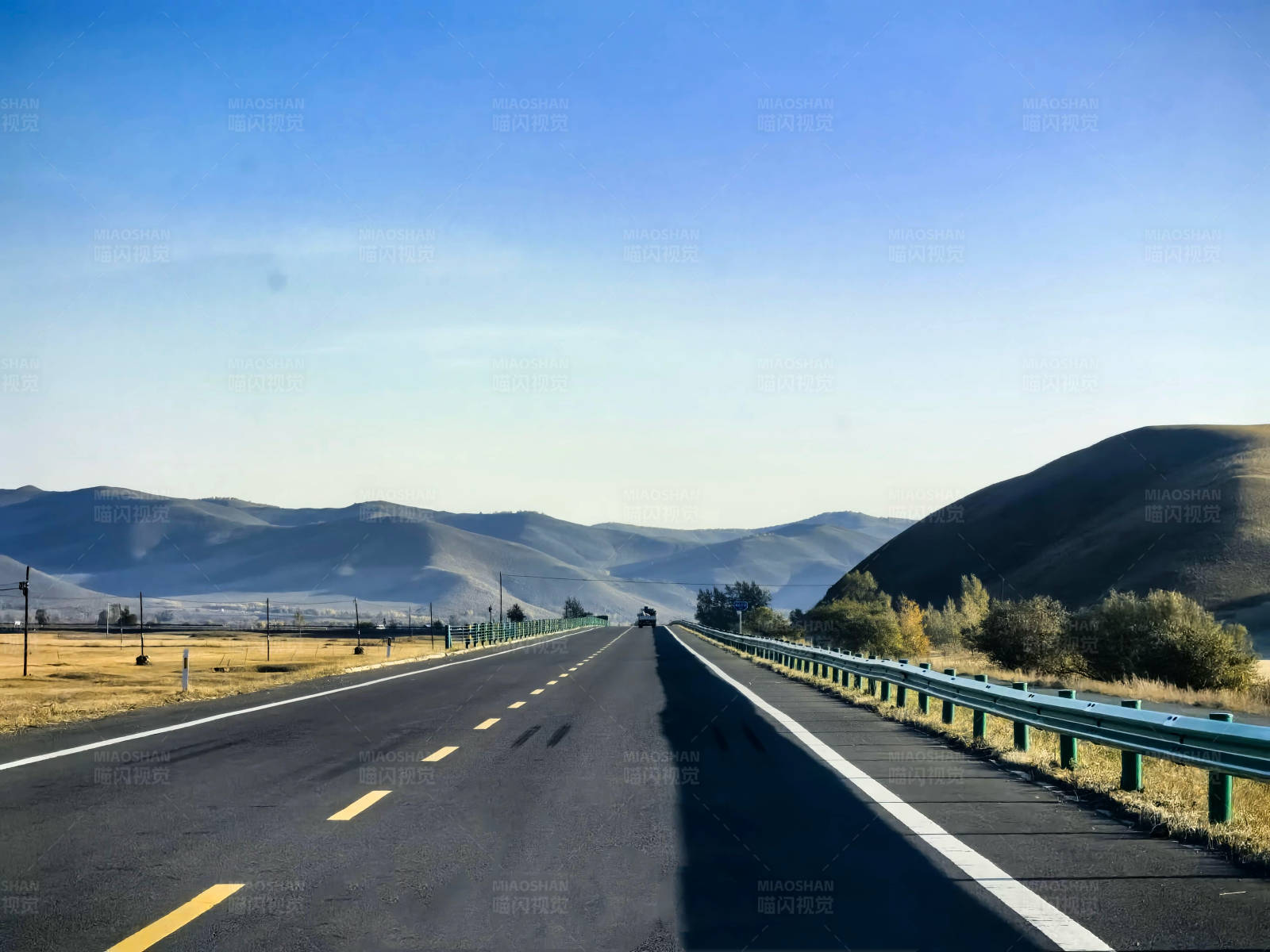 通向远方的高速公路图片