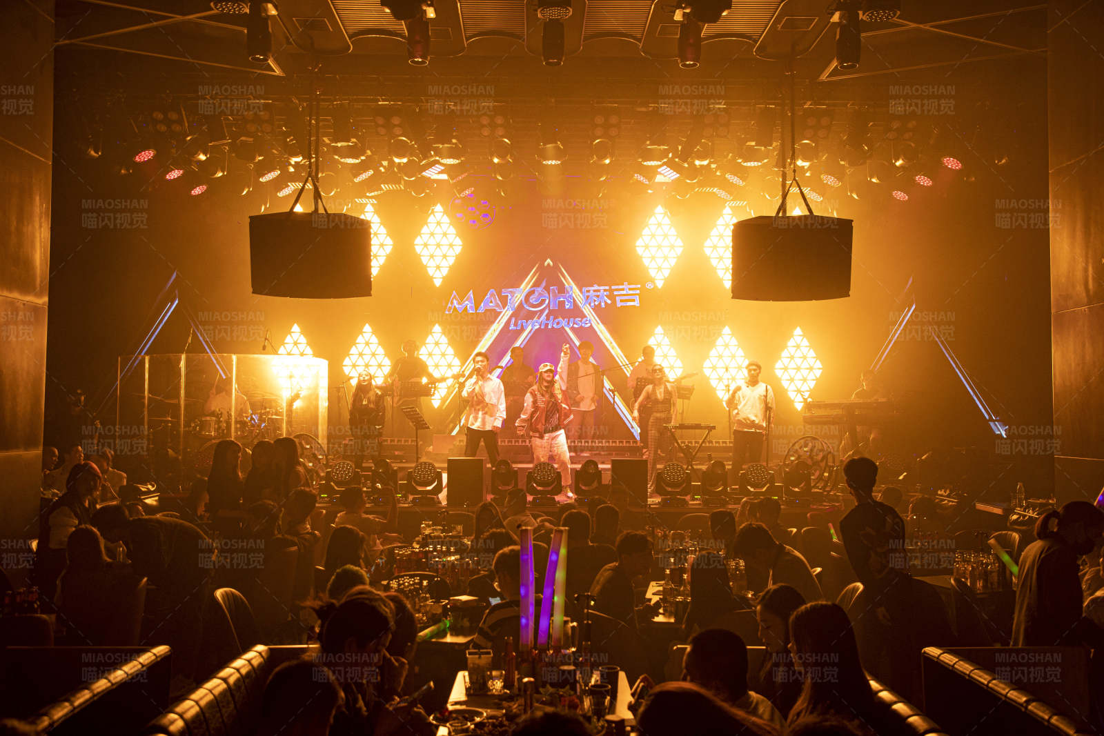 夜店狂欢派对图片