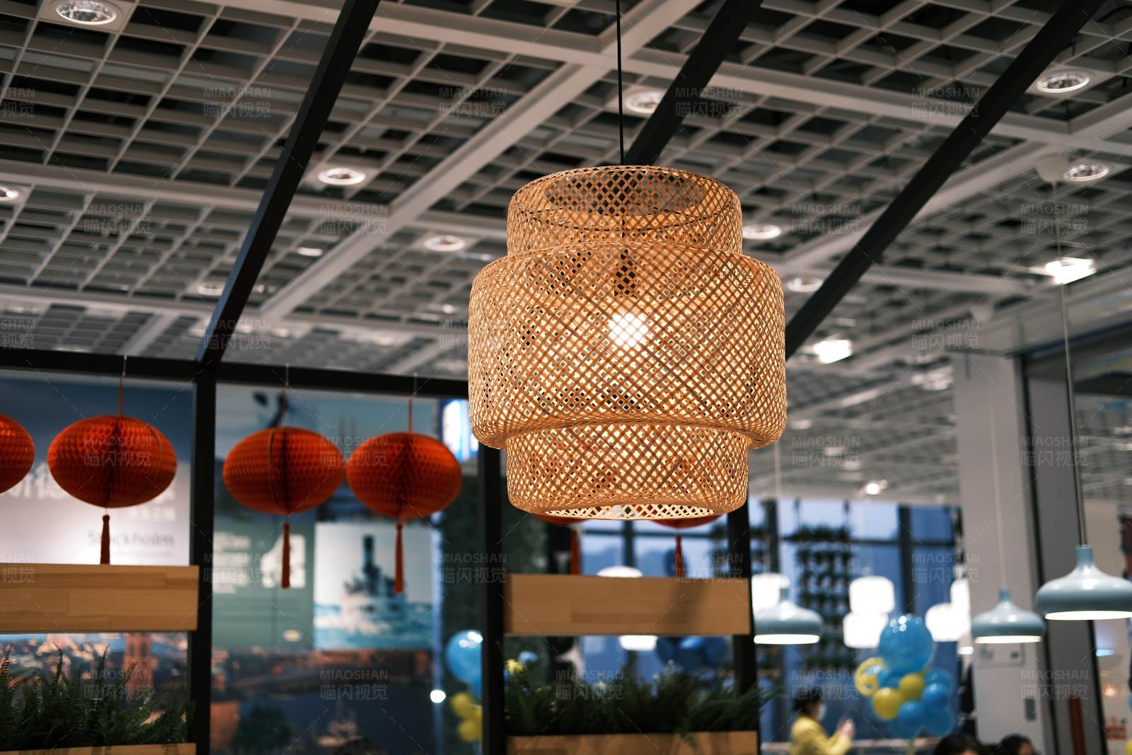 编织灯罩的现代装饰图片