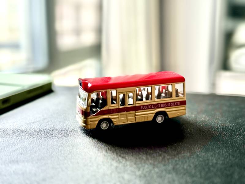 金色小巴士玩具模型图片