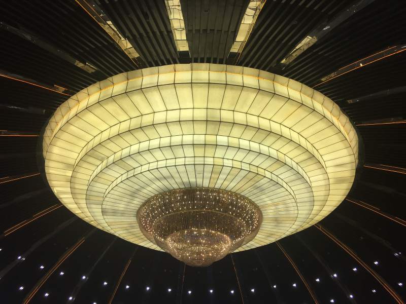 华丽穹顶吊灯图片