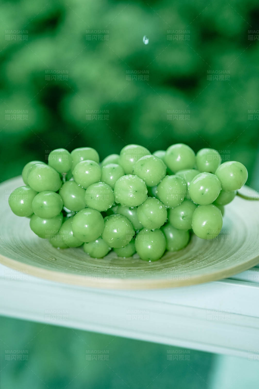 青提子盘中鲜图片