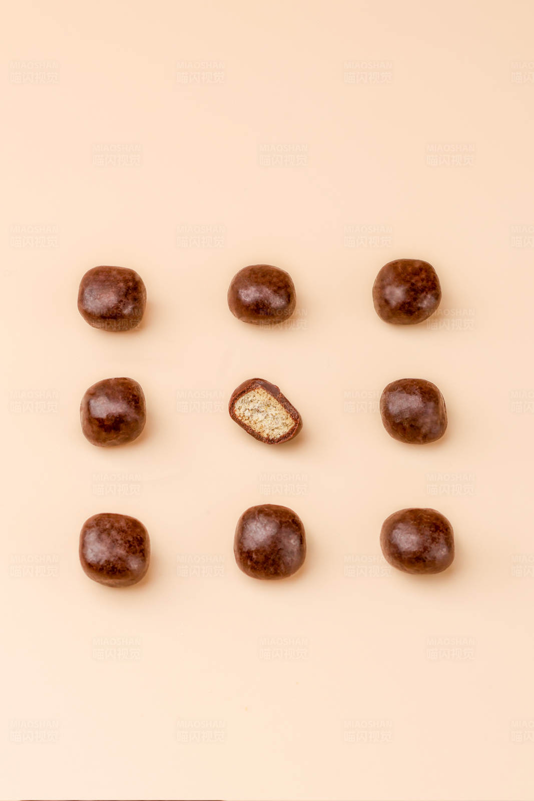 巧克力豆的排列图片