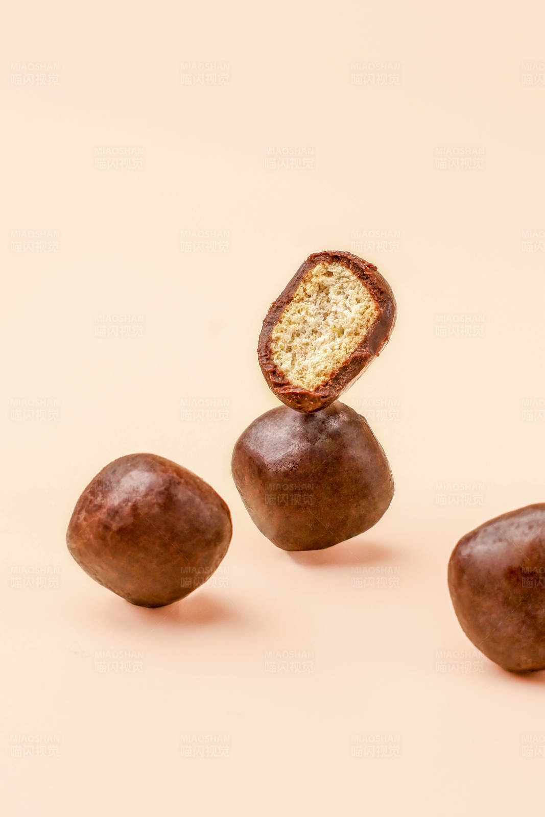 巧克力球甜点图片