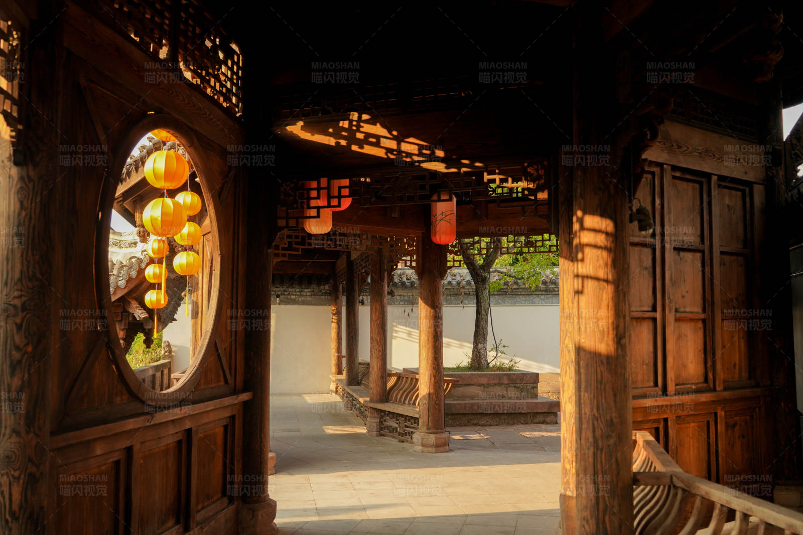 古建筑中的光影之美图片