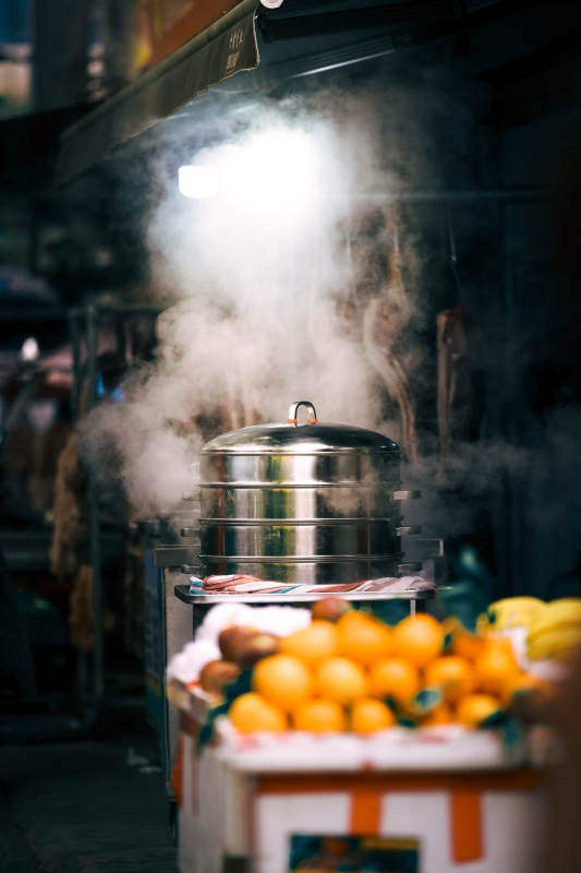 街头蒸笼热气腾腾图片