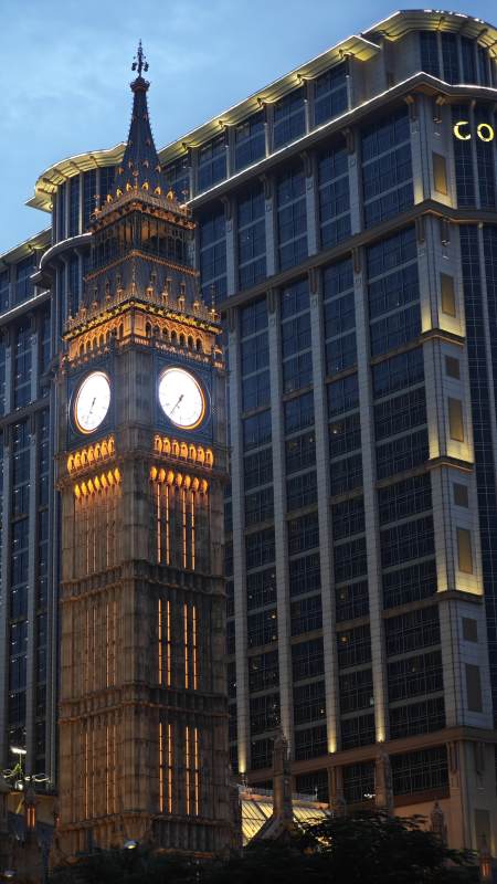 现代与古典的建筑对比图片