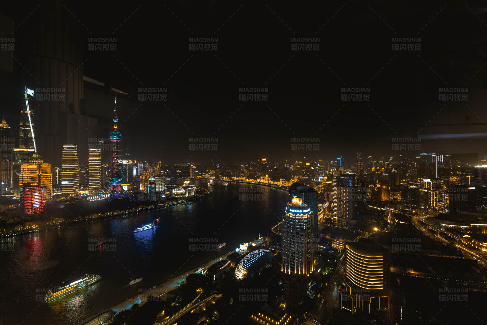 夜幕下的城市灯火辉煌图片