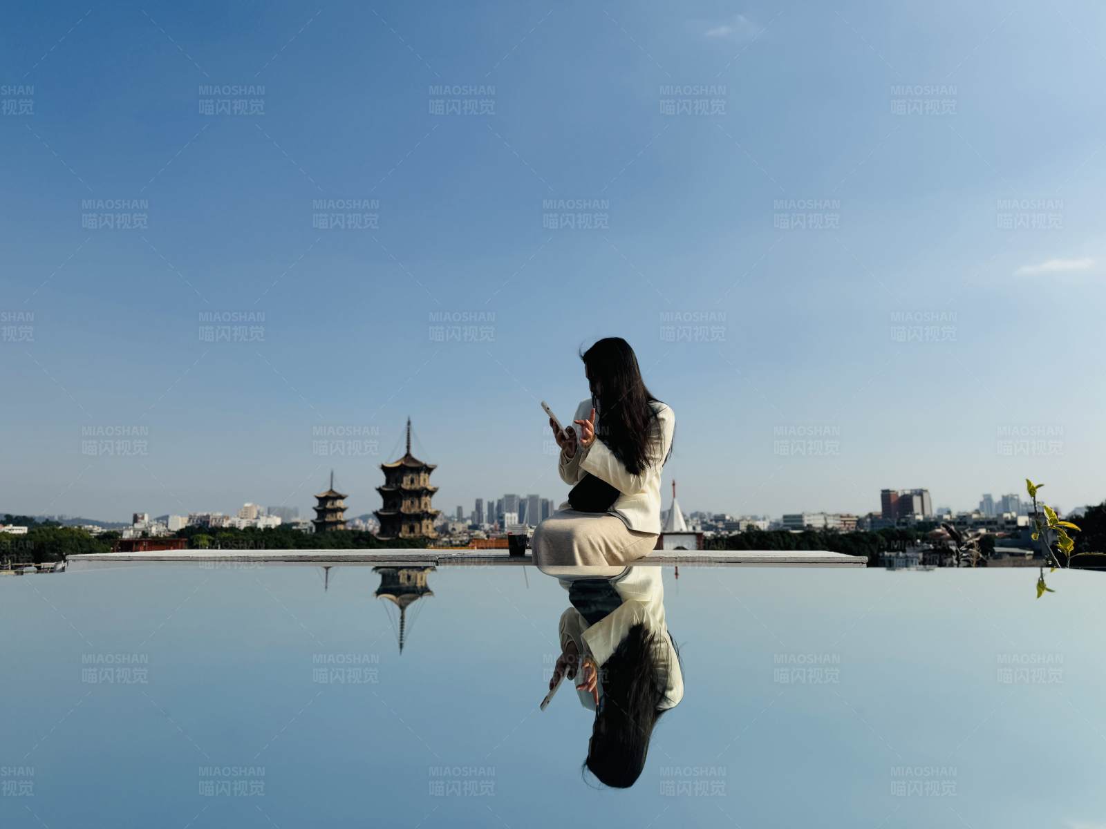 水中倒影的美丽瞬间图片