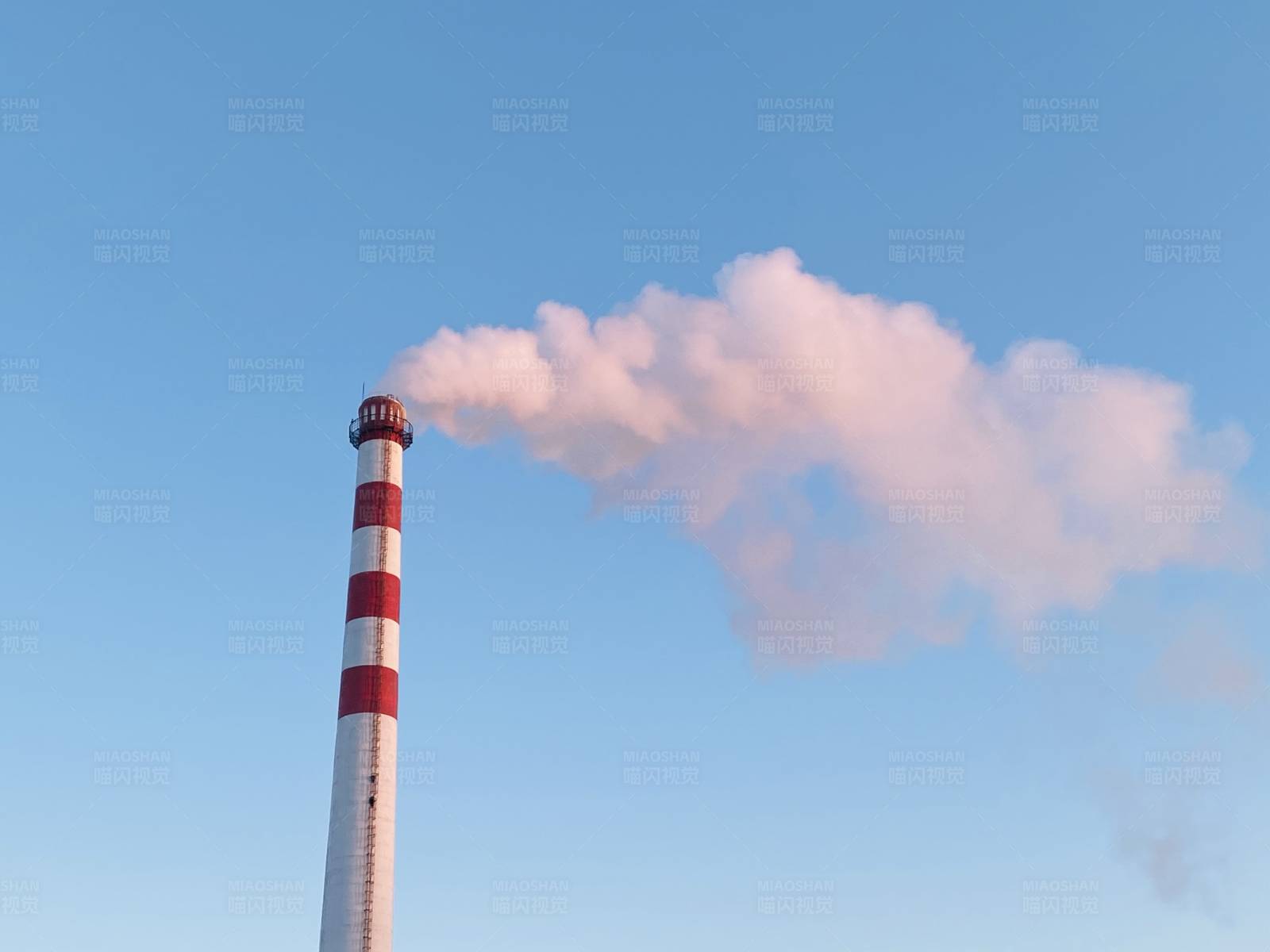 烟囱冒烟图片