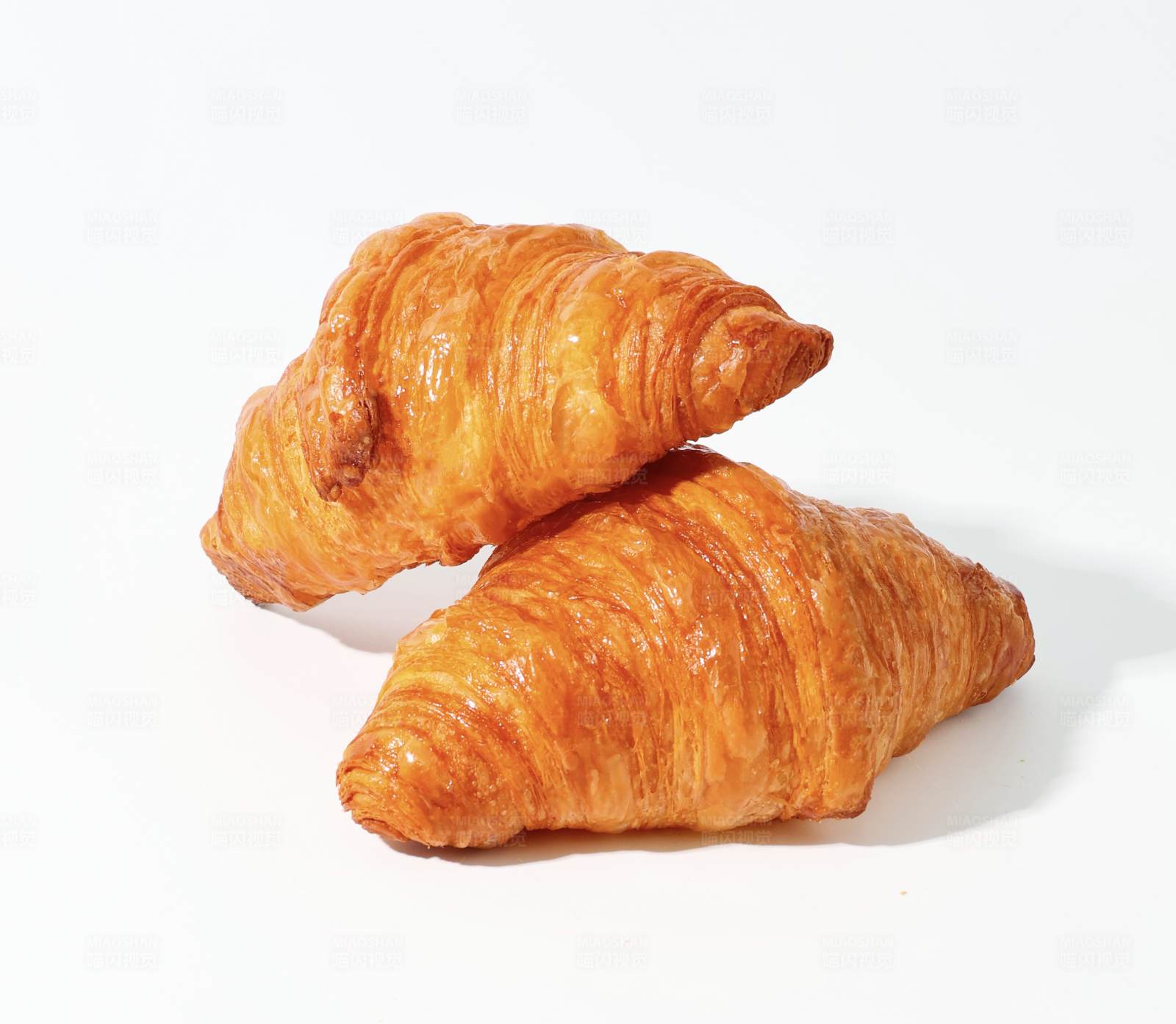 金黄酥脆的美味羊角面包图片