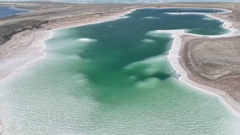 翡翠盐湖图片
