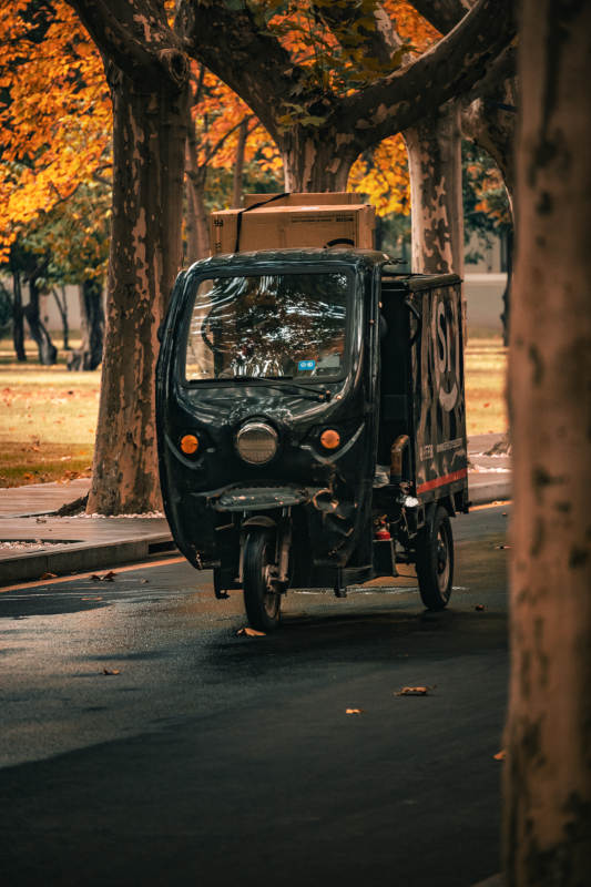 秋日快递三轮车图片