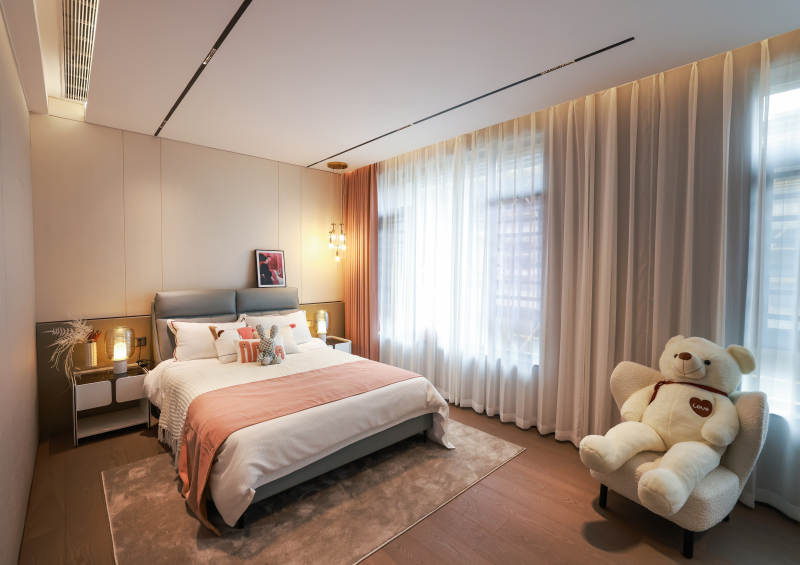 温馨卧室 大熊相伴图片