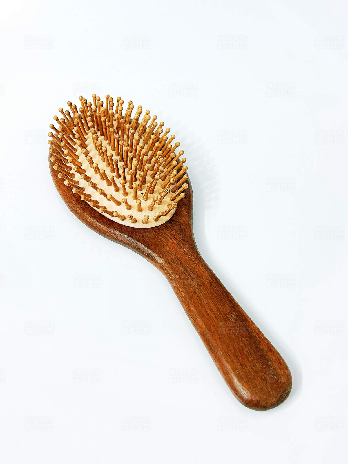 木制按摩梳子图片