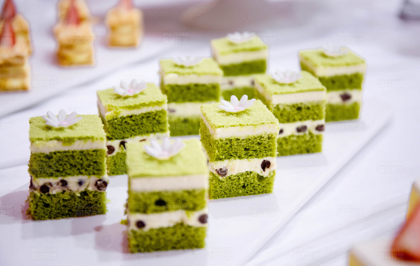 抹茶蛋糕方块甜点图片
