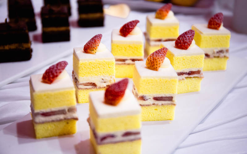 美味草莓小方蛋糕图片