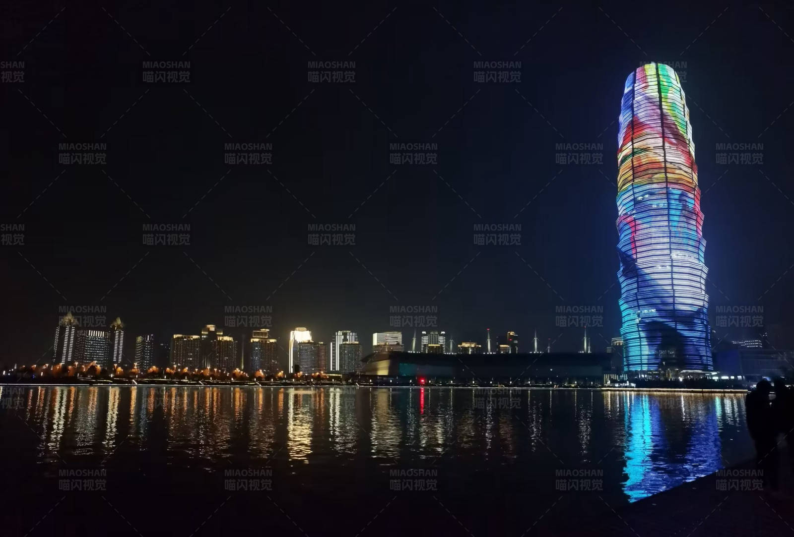 夜色中的光影建筑图片