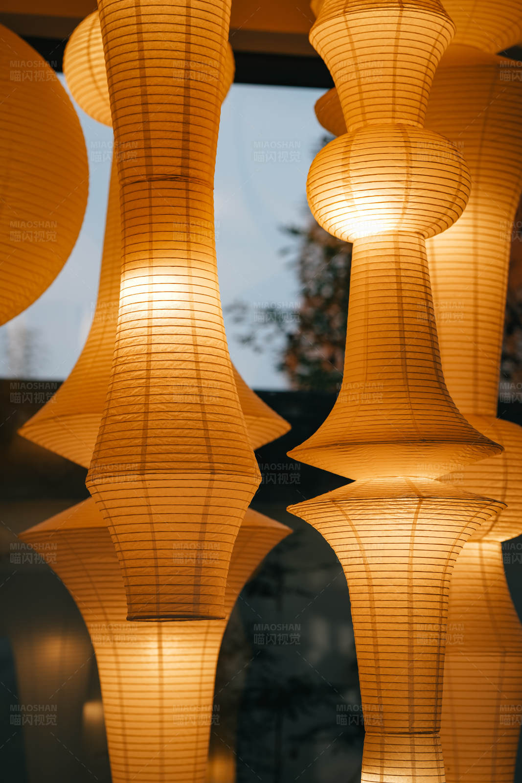 灯笼光影交错图片