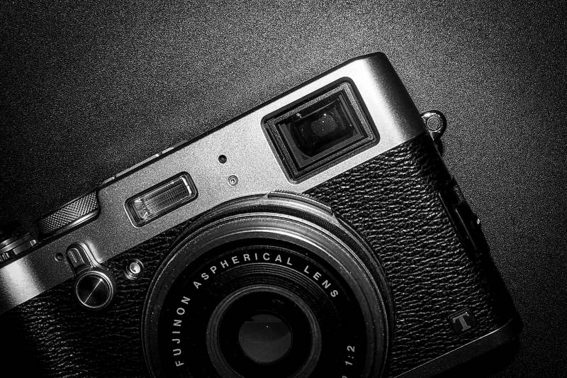 经典相机的黑白特写图片