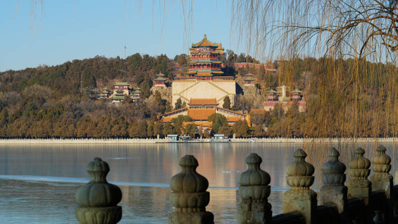 颐和园昆明湖畔图片