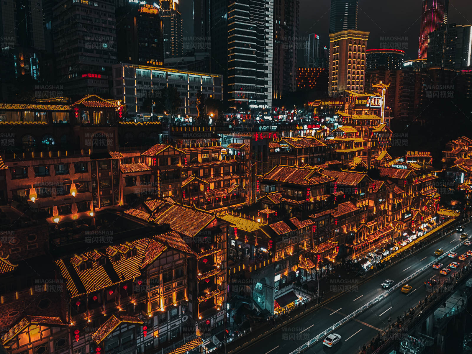 夜幕下的洪崖洞图片