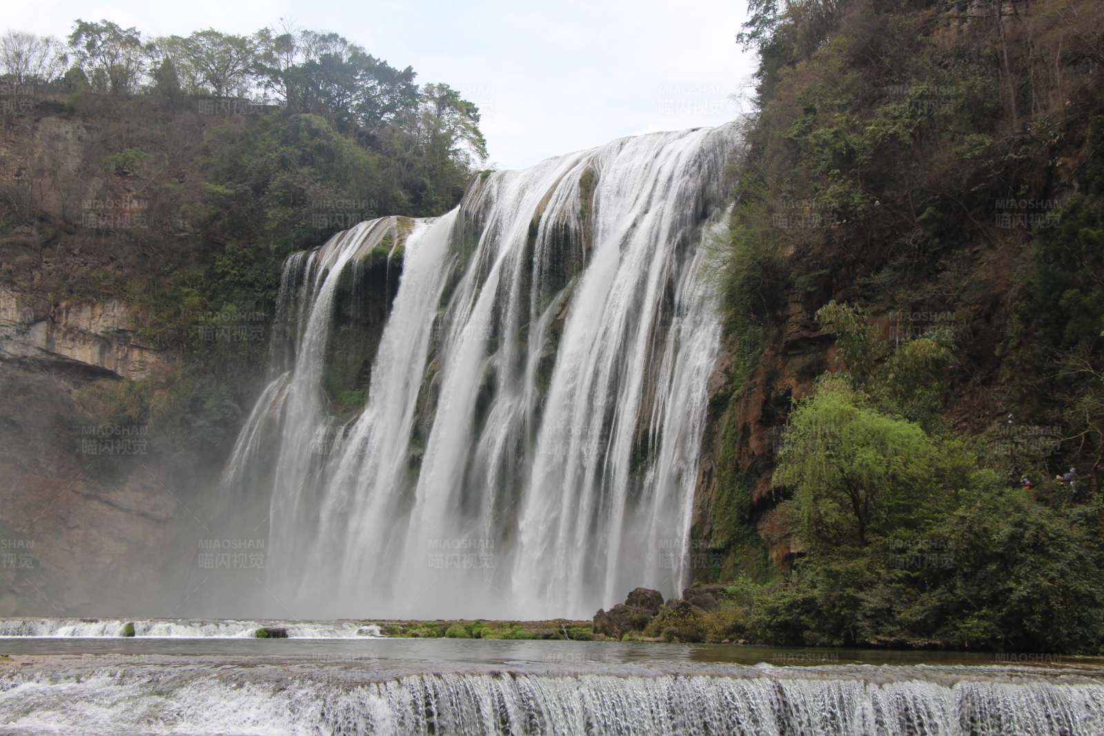 壮观瀑布自然美景图片