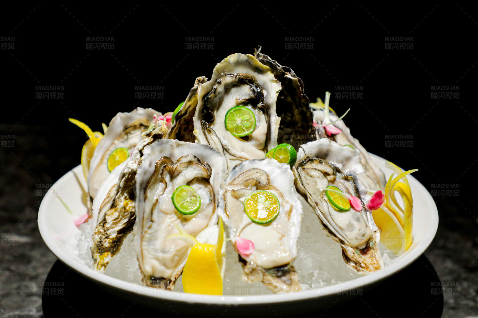 冰镇柠檬生蚝图片