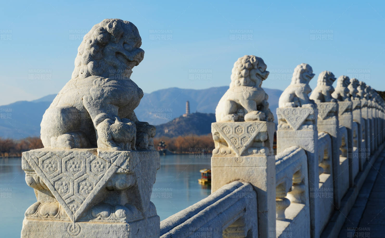 石狮桥栏 山水背景图片