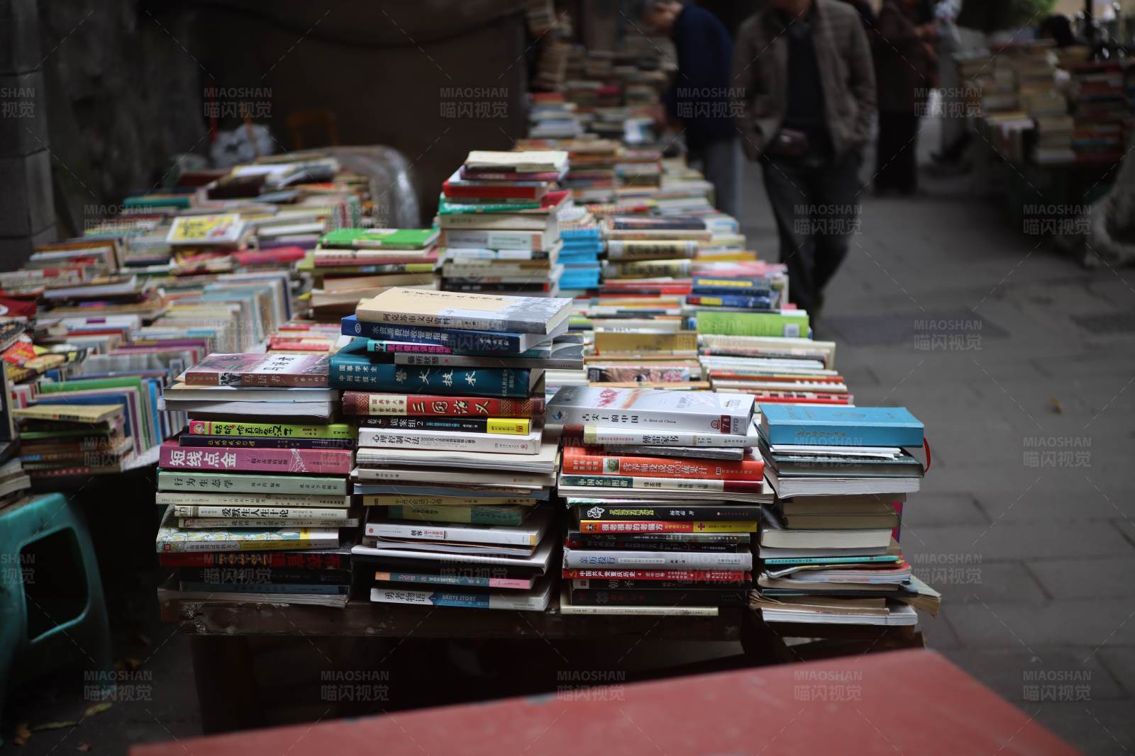 街头书摊图片