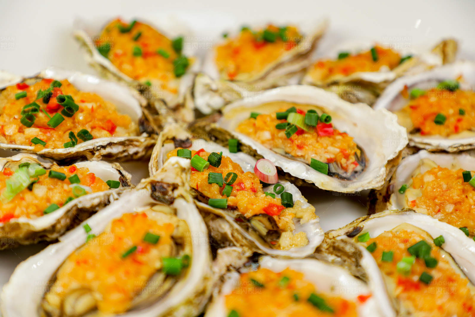 美味蒜蓉烤生蚝图片