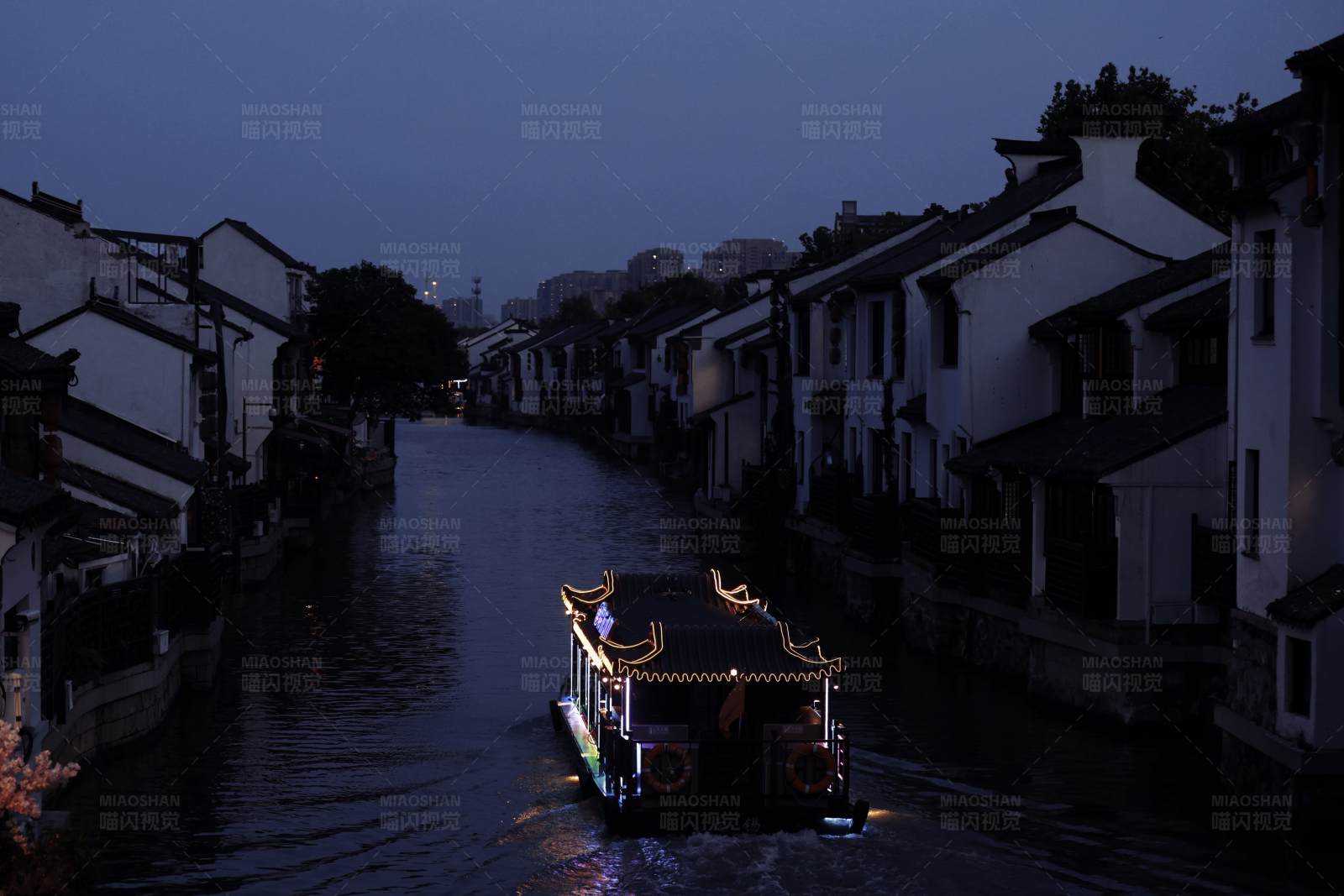 夜游古镇水乡图片