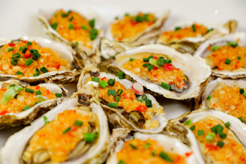 美味蒜蓉烤生蚝图片