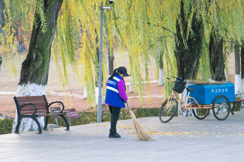 公园清洁工图片