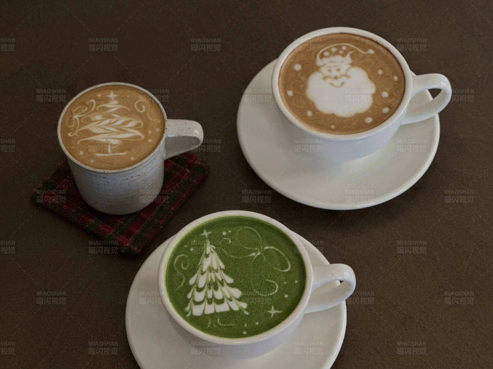 圣诞拉花咖啡三重奏图片
